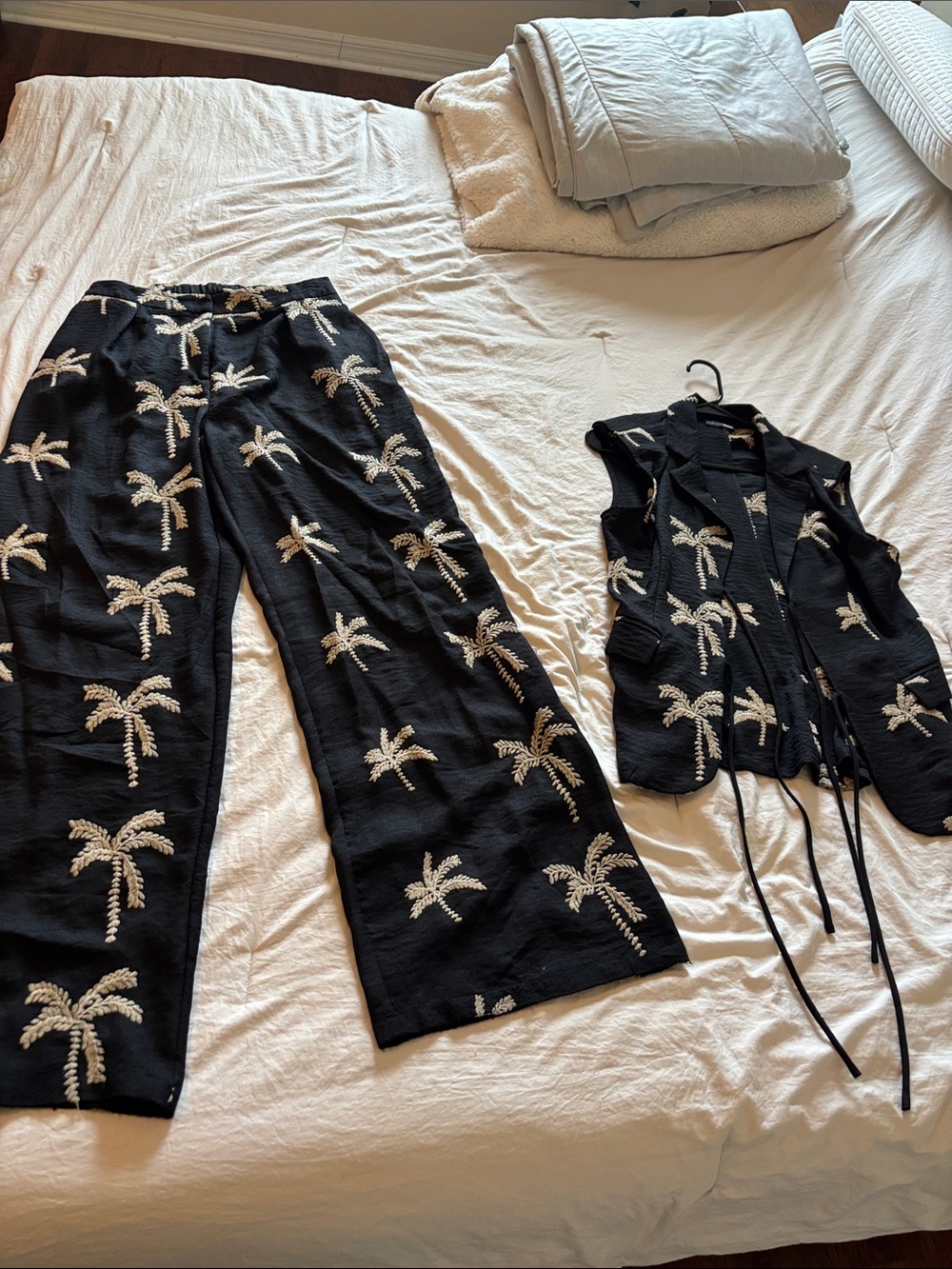 Fashion Nova Black Wide-Leg Pants with Cream Palm Tree Embroidery